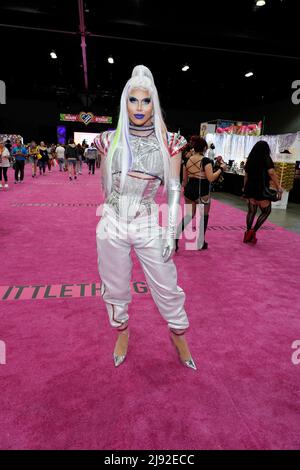 Teilnehmer an der RuPaul DragCon 2022, Tag 3, die am Sonntag, 15. Mai 2022, im LA Convention Center in Los Angeles, Kalifornien, stattfand. Foto von Jennifer Graylock-Graylock.com Stockfoto