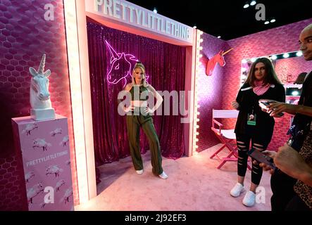 Allgemeine Atmosphäre während der RuPaul DragCon 2022, Tag 3, die am Sonntag, 15. Mai 2022, im LA Convention Center in Los Angeles, Kalifornien, stattfand. Foto von Jennifer Graylock-Graylock.com Stockfoto