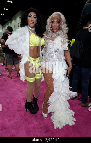 Teilnehmer des RuPaul DragCon 2022, Tag 3, der am Sonntag, 15. Mai 2022, im LA Convention Center in Los Angeles, Kalifornien, stattfand. Foto von Jennifer Graylock-Graylock.com Stockfoto