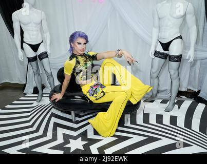 Aquarien während der RuPaul DragCon 2022, Tag 3, die am Sonntag, 15. Mai 2022, im LA Convention Center in Los Angeles, Kalifornien, stattfand. Foto von Jennifer Graylock-Graylock.com Stockfoto