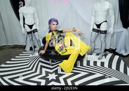 Aquarien während der RuPaul DragCon 2022, Tag 3, die am Sonntag, 15. Mai 2022, im LA Convention Center in Los Angeles, Kalifornien, stattfand. Foto von Jennifer Graylock-Graylock.com Stockfoto