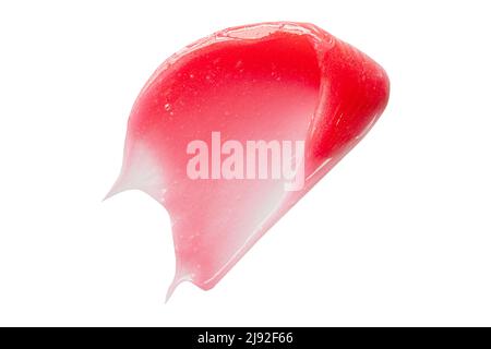 Schönheitsmaske mit Farbmuster verschmiert, isoliert auf Weiß. Rote Gesichtslotion Zahnbürste Feuchtigkeitscreme Textur. Hautpflegeprodukt, Zahnbürste für Kinder, Enthaarung Stockfoto