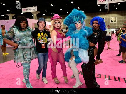 Allgemeine Atmosphäre während der RuPaul DragCon 2022, Tag 2, die am Freitag, den 14. Mai 2022, im LA Convention Center in Los Angeles, Kalifornien, stattfand. Foto von Jennifer Graylock-Graylock.com Stockfoto