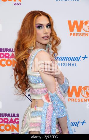 Jasmine Kennedie während der RuPaul DragCon 2022, Tag 2, die am Freitag, den 14. Mai 2022 im LA Convention Center in Los Angeles, Kalifornien, stattfand. Foto von Jennifer Graylock-Graylock.com Stockfoto