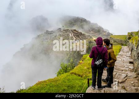 Junge Besucher Nach Machu Picchu, Provinz Urubamba, Peru. Stockfoto