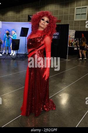 Teilnehmer an der RuPaul DragCon 2022, Tag 2, die am Freitag, den 14. Mai 2022, im LA Convention Center in Los Angeles, Kalifornien, stattfand. Foto von Jennifer Graylock-Graylock.com Stockfoto