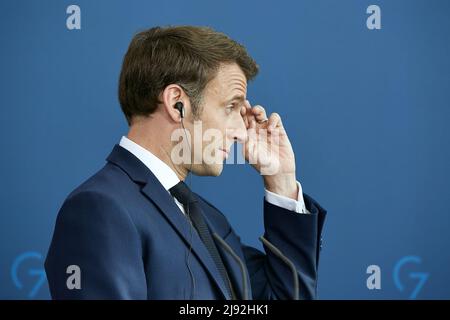 09.05.2022, Berlin, Berlin, Deutschland - der Präsident der Französischen Republik Emmanuel Macron bei einer Pressekonferenz im Kanzleramt. 00R220509D219 Stockfoto