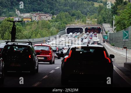 17.07.2021, Orvieto, Terni, Italien - Stau auf der A1 in Richtung Süden. 00S210717D543CAROEX.JPG [MODEL RELEASE: NO, PROPERTY RELEASE: NO (c) caro images Stockfoto