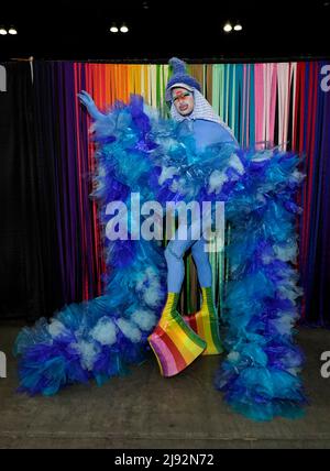 Milch posiert auf der Rupaul DragCon 2022, Tag 1, die am Freitag, 13. Mai 2022, im LA Convention Center in Los Angeles, Kalifornien, stattfand. Foto von Jennifer Graylock-Graylock.com 917-519-7666 Stockfoto