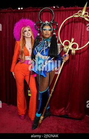 Drag Queen posiert auf der Rupaul DragCon 2022, Tag 1, die am Freitag, den 13. Mai 2022 im LA Convention Center in Los Angeles, Kalifornien, stattfand. Foto von Jennifer Graylock-Graylock.com 917-519-7666 Stockfoto