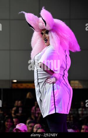 Eine Königin tritt am Freitag, den 13. Mai 2022 2022, auf der Rupaul DragCon, Tag 1, im LA Convention Center in Los Angeles, Kalifornien, auf. Foto von Jennifer Graylock-Graylock.com 917-519-7666 Stockfoto