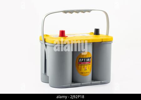 WETZLAR, DEUTSCHLAND 2022-04-20: Optima Yellow Top Battery. OPTIMA-Batterien sind High Performance-Autobatterie ist eine mit Premium-Startleistung. Stockfoto