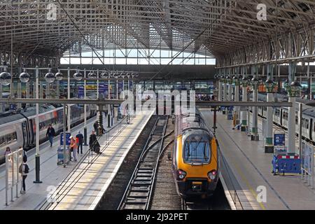 Cross Country DMU am Bahnhof Piccadilly NPR, öffentliche Verkehrsmittel von Manchester Stockfoto