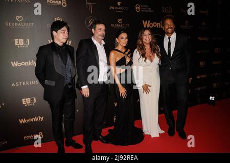 Cannes, Frankreich. 19.. Mai 2022. CANNES - MAI 19 2022: Richard Orlinski, Eva Longoria, Maria Bravo und Gary Dourdan bei der "GLOBAL GIFT GALA" Photocall während der Filmfestspiele von Cannes am 19. Mai 75. im JW Marriott in Cannes, Frankreich. (Foto von Lyvans Boolaky/ÙPtertainment/Sipa USA) Quelle: SIPA USA/Alamy Live News Stockfoto