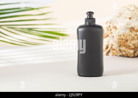 Schwarzer Mehrzweck-Kunststoffbehälter Für Kosmetische Produkte Stockfoto