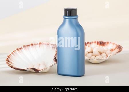 Blauer Mehrzweck-Kunststoffbehälter Für Kosmetische Produkte Stockfoto