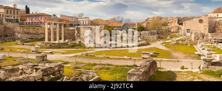 Hadrians Bibliothek, Nordseite der Akropolis von Athen in Griechenland. Stockfoto