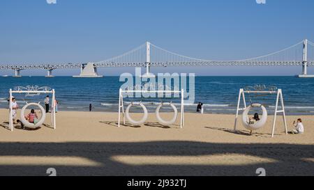 Gwangalli Beach und Diamond Bridge in Busan Südkorea am 4. Mai 2022 Stockfoto