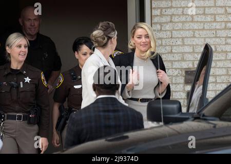 Fairfax, VA, USA am 17. Mai 2022 verlässt der Schauspieler Amber Heard das Anti-Diffamierungsverfahren, das Johnny Depp am 17. Mai 2022 im Fairfax County Courthouse in Fairfax, VA, USA, einführte. Foto von Chris Kleponis/CNP/ABACAPRESS.COM Stockfoto