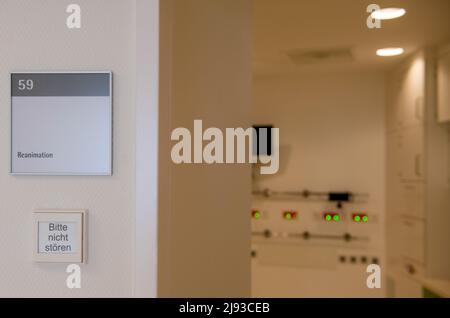 Ulm, Deutschland. 19.. Mai 2022. In der Klinik für Geburtshilfe und Gynäkologie des Universitätsklinikums gibt es einen Reanimationsraum im Entbindungsraum. Quelle: Stefan Puchner/dpa/Alamy Live News Stockfoto