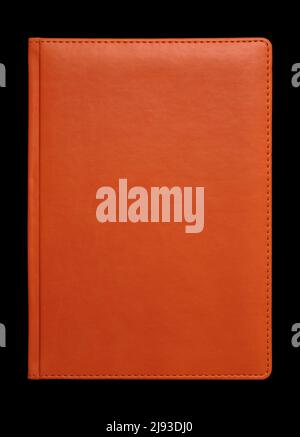 Orangefarbener Bucheinband aus Leder auf Schwarz Stockfoto