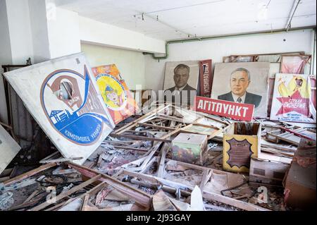 Prypiat, Ukraine. 19.. Mai 2022. Wandmalereien kommunistischer Führer, die infolge der Katastrophe im Kernkraftwerk Tschernobyl aufgegeben wurden. (Foto: Michael Brochstein/Sipa USA) Quelle: SIPA USA/Alamy Live News Stockfoto