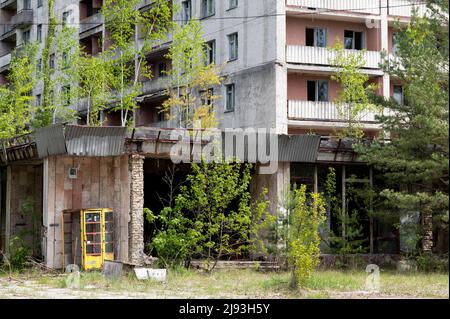 Prypiat, Oblast Kiew, Ukraine. 19.. Mai 2022. Aufgrund der Katastrophe im Kernkraftwerk Tschernobyl verlassene Gebäude in Prypiat. (Bild: © Michael Brochstein/ZUMA Press Wire) Stockfoto