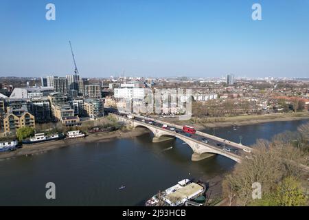 Kew Road Bridge London Borough of Richmond upon Thames, Luftdrohnenansicht Stockfoto