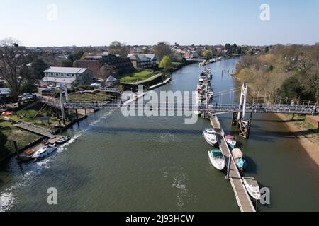 Teddington wier River Thames UK Drohne Luftaufnahme Stockfoto