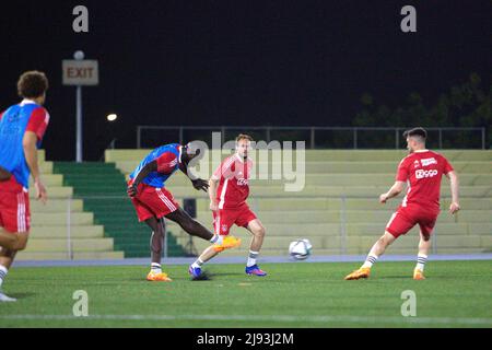 WILLEMSTAD - (von links nach rechts) Brian Brobbey, Daley Blind und Nico Tagliafico während des Trainings von Ajax auf Curacao. Der Amsterdamer Club spielt unter anderem ein Trainingsspiel gegen die Nationalmannschaft von Curacao. ANP PRINCE VICTOR Stockfoto