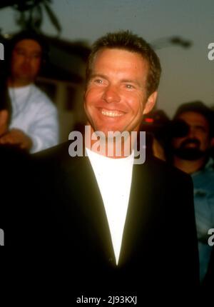 Los Angeles, California, USA 28.. Mai 1996 Darsteller Dennis Quaid nimmt am 28. Mai 1996 in Los Angeles, Kalifornien, USA, an der Premiere von Universal Pictures 'The Dorftheater' im Mann's Village Theatre Teil. Foto von Barry King/Alamy Stockfoto Stockfoto