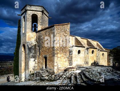 Die mittelalterliche Kirche Notre Dame d'alidon, Oppede le Vieux, Provence, Frankreich Stockfoto