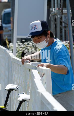 iida, nagano, japan, 2022/19/05 , Mitarbeiter der Vorbereitung der Straße auf der Radtour durch Japan, die im Frühjahr 2022 in Iida stattfand. Stockfoto