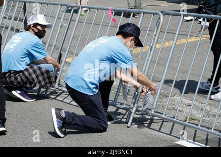 iida, nagano, japan, 2022/19/05 , Mitarbeiter der Vorbereitung der Straße auf der Radtour durch Japan, die im Frühjahr 2022 in Iida stattfand. Stockfoto