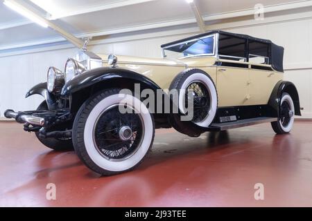 GALDAMES, SPANIEN-8. AUGUST 2021: 1929 Rolls-Royce Phantom I Springfield Sedanca im Automobilmuseum Torre Loizaga (Miguel de la Via) Stockfoto