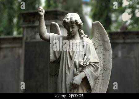 Statue einer trauernden Engelsfigur im Taman Prasati Museum (Museum des Gedenksteinparks) in Jakarta, Indonesien. Stockfoto