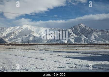 Schneebedeckte Berge in Tibet Stockfoto