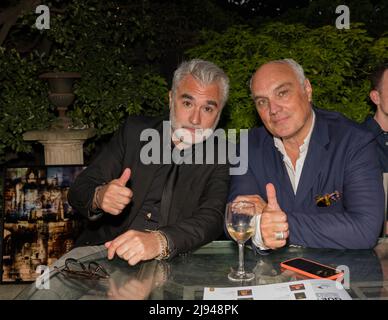 Paris, 19/05/2022 : Soirée aux pieds de la Tour Eiffel - Vente aux enchères, au Profit de l'Association PLUS GRANDS QUE LA VIE , GRÖSSER ALS DAS LEBEN. Stockfoto