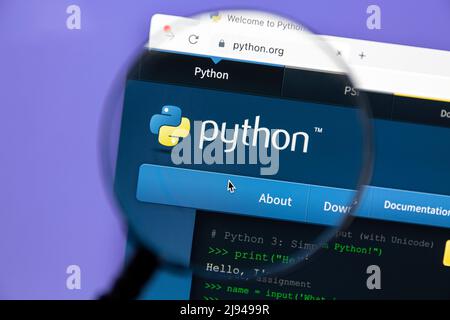 Ostersund, Schweden - 16. Mai 2022: Python-Website. Python ist eine hochstufige, interpretierte, universelle Programmiersprache Stockfoto