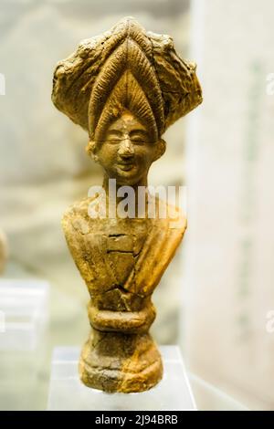 Terracotta-Skulpturen aus dem 1.. Und 2.. Jahrhundert n. Chr. von Sexi Firmun Iulium in Almunecar - Archäologisches Museum Cueva de Siete Palacios, Almunecar, Spanien Stockfoto