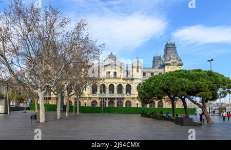 Barcelona, Spanien. Das Gebäude der Hafenbehörde - Admiral Historic Authority an der Marina Rambla de Mar in Port Vell Stockfoto