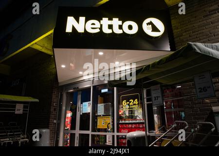 Kopenhagen, Dänemark, 20.. April 2022: Netto ist eine dänische Supermarktkette, die in Dänemark, Deutschland und Polen tätig ist Stockfoto