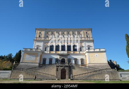 Fassade des Palazzo Farnese Villa Farnese in der Stadt Caprarola in der Nähe von Viterbo, Nord-Latium, Italien. Stockfoto