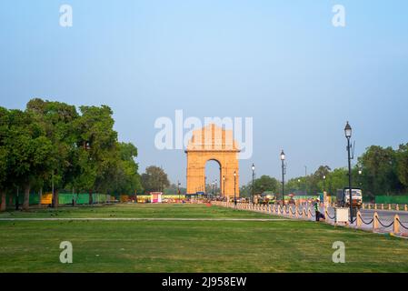 „To the Dead of the Indian Armies...“, heißt es im Epitaph auf dem India Gate, einem Kriegsdenkmal aus der Zeit des britischen Raj zum Gedenken an indische Soldaten Stockfoto