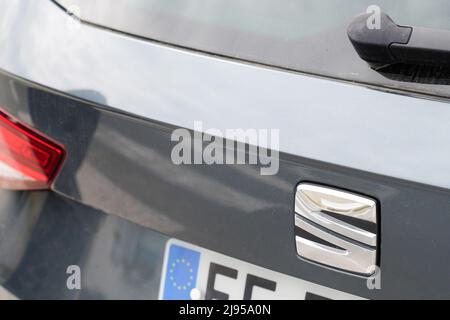 Bordeaux , Aquitaine Frankreich - 05 08 2022 : Sitz Marke Text und Logo Zeichen Auto spanisch in spanien hergestellt Stockfoto