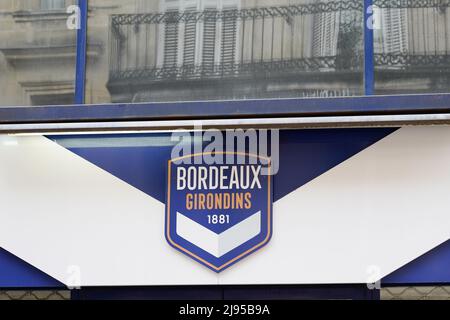 Bordeaux , Aquitaine Frankreich - 05 15 2022 : Girondins de Bordeaux Logo Marke und Text Zeichen Shop vor dem Geschäft Fußball-Fan Stockfoto