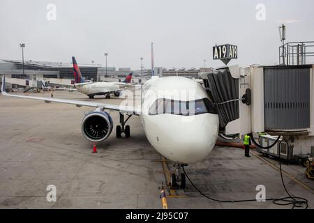 Boston, USA. 20.. Mai 2022. Boston, MA Mai 20.: Delta Air Lines A321neo Flug 1202 N501DA parkte am Gate A19 für den Erstflug. Boston, MA 20.. Mai 2022 Credit: Edward Kerns II/MediaPunch Credit: MediaPunch Inc/Alamy Live News Stockfoto