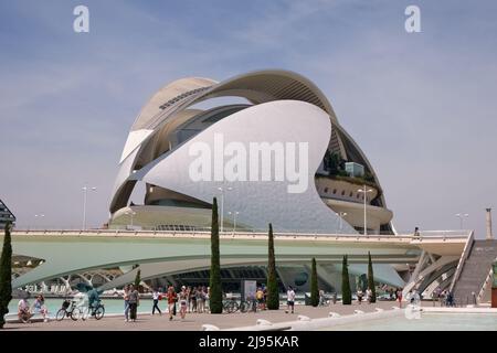 Palau de les Arts Reina Sofía Sofía (Königspalast der Künste) in der Stadt der Künste und Wissenschaften, entworfen von Santiago Calatrava in Valencia, Spanien. Stockfoto