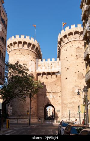 Serrans Tor oder Serranos Tor (Porta dels Serrans oder Torres de Serranos), erbaut im valencianischen gotischen Stil am Ende des 14.. Jahrhunderts. Stockfoto