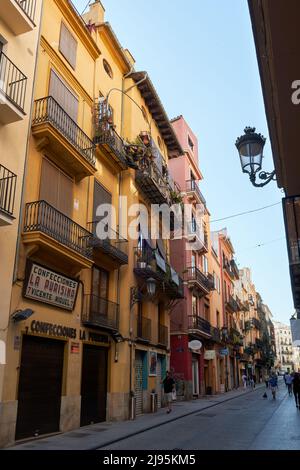 Blick auf die Carrer de la Bosseria in Ciutat Vella in einem historischen Viertel, Valencia, Spanien. Stockfoto